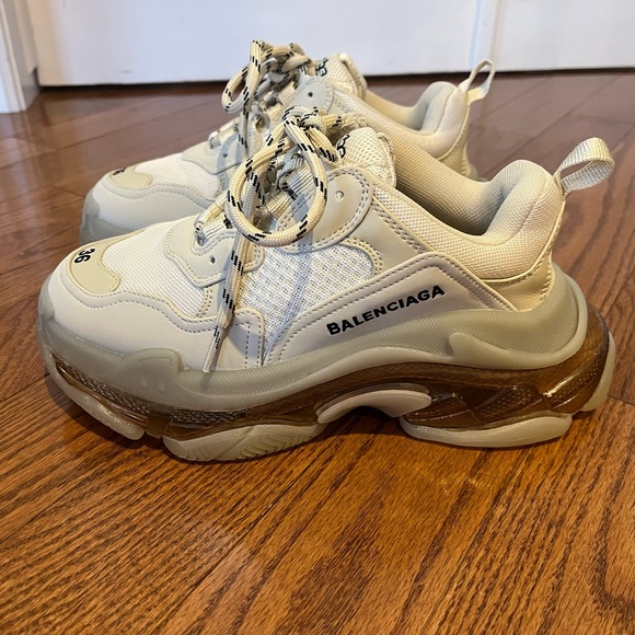 BALENCIAGA Off-White Triple S Sneakers - Picture 5 of 17